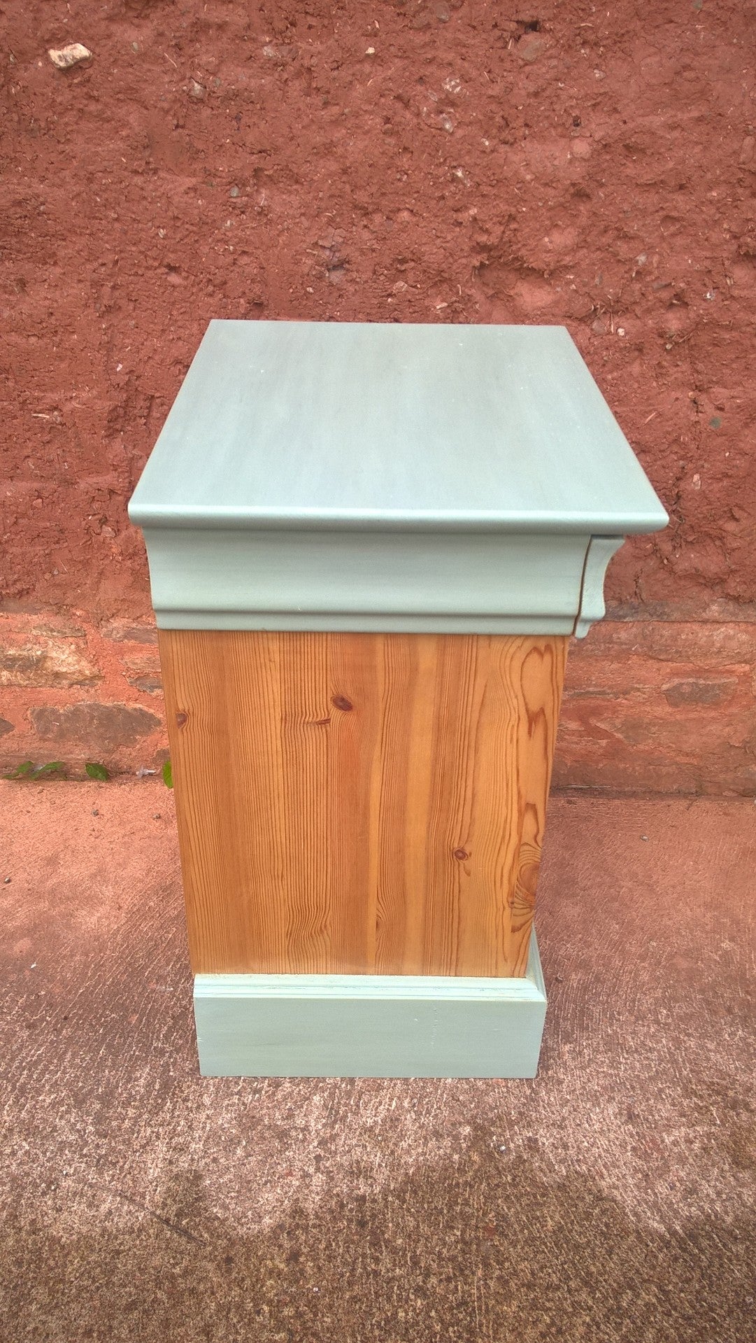 Attractive Pair Of Vintage Bedside Cabinets