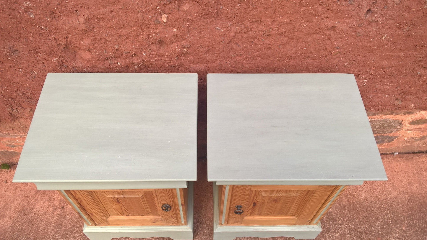 Attractive Pair Of Vintage Bedside Cabinets
