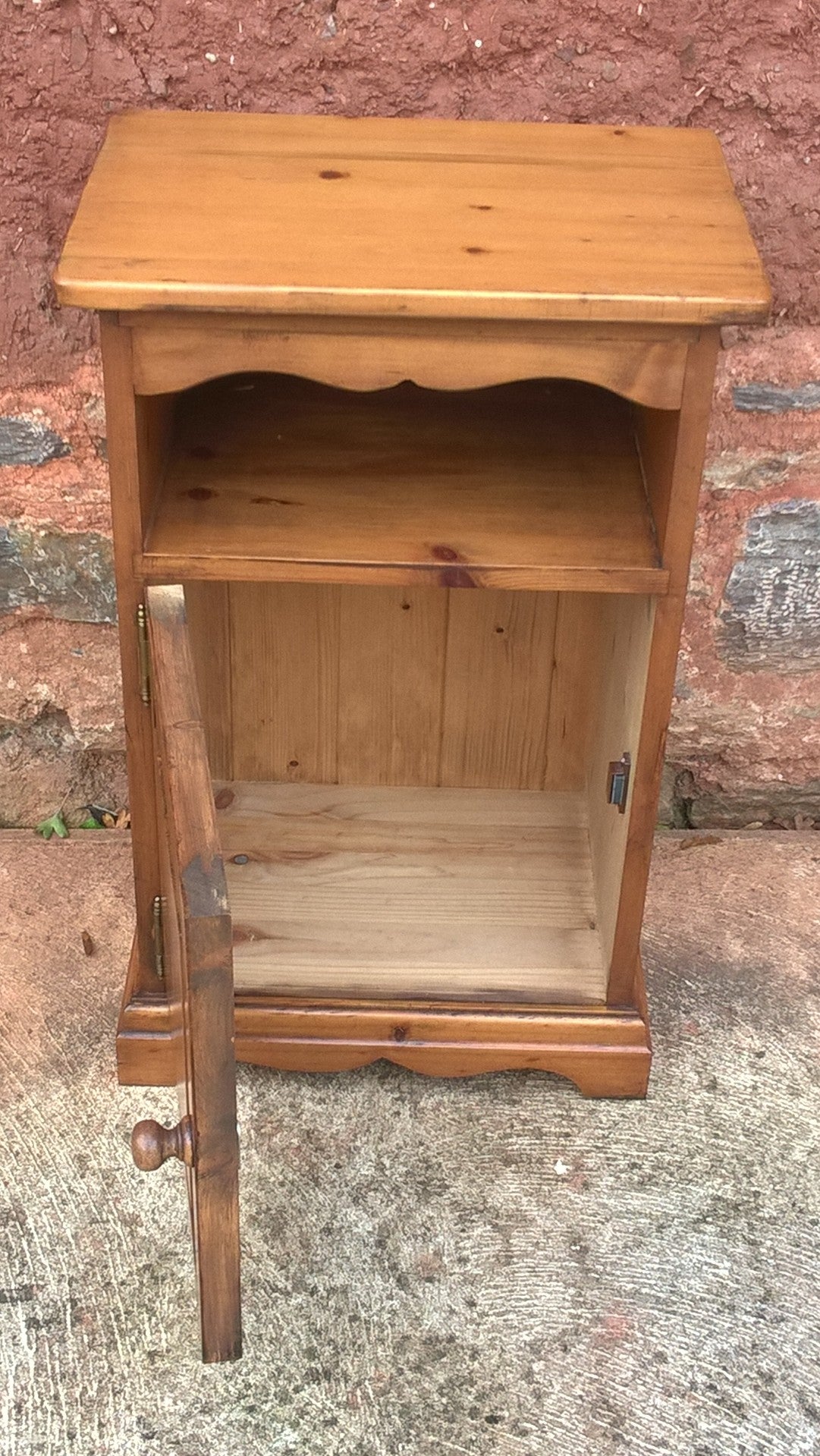 Pair Of Pine Bedside Cabinets / Solid Pine Pot Cupboards