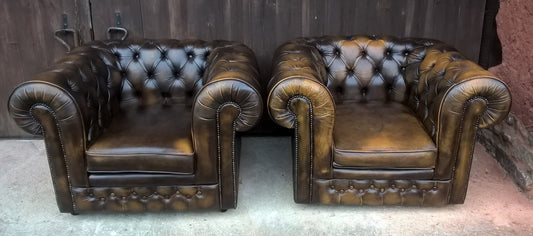 Gorgeous Pair Of Leather Chesterfield Club Chairs Made By Thomas Lloyd