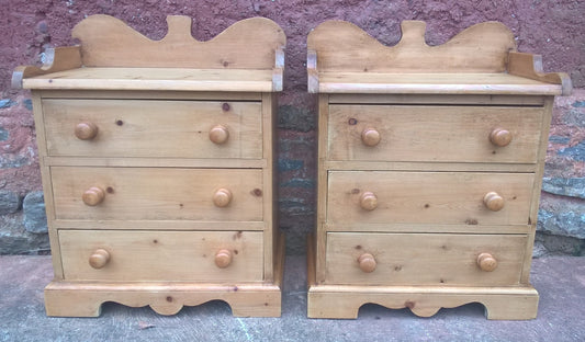 A Pair Of Gorgeous Pine Bedside Chests / Pair Vintage Pine Bedside Cabinets