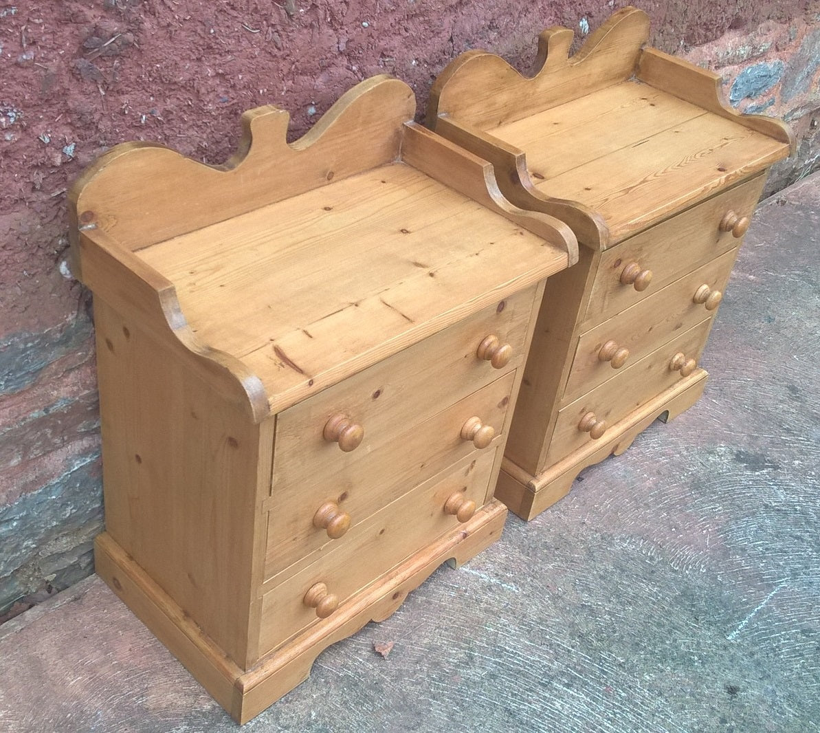 A Pair Of Gorgeous Pine Bedside Chests / Pair Vintage Pine Bedside Cabinets