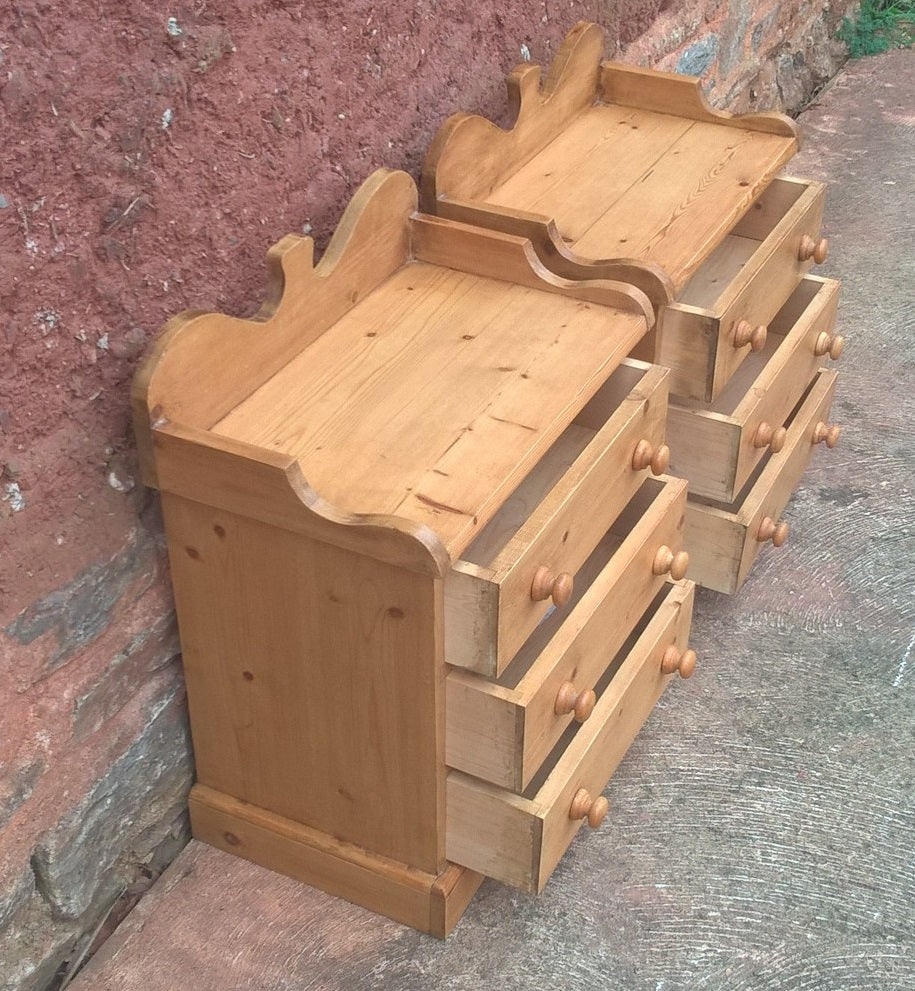 A Pair Of Gorgeous Pine Bedside Chests / Pair Vintage Pine Bedside Cabinets