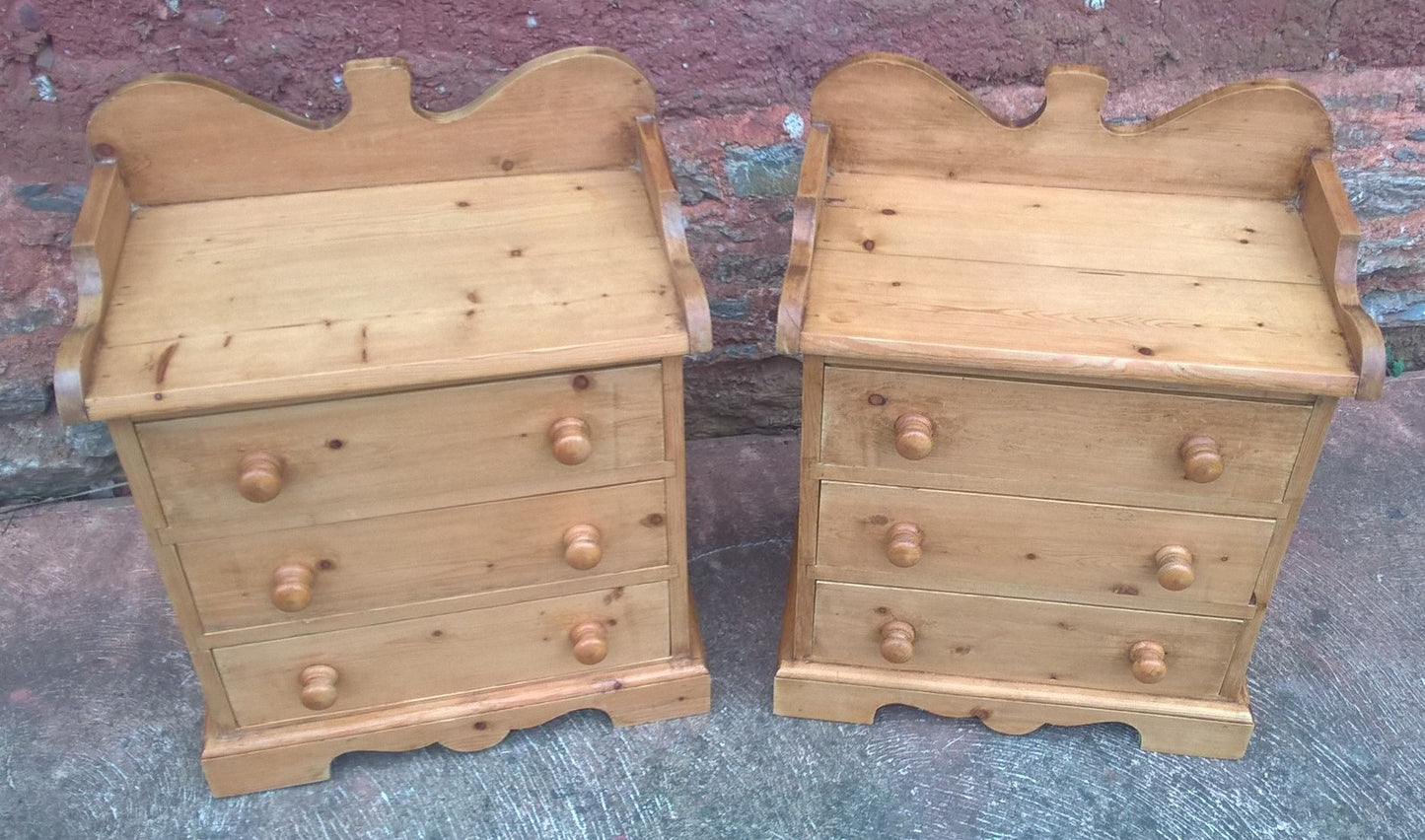 A Pair Of Gorgeous Pine Bedside Chests / Pair Vintage Pine Bedside Cabinets