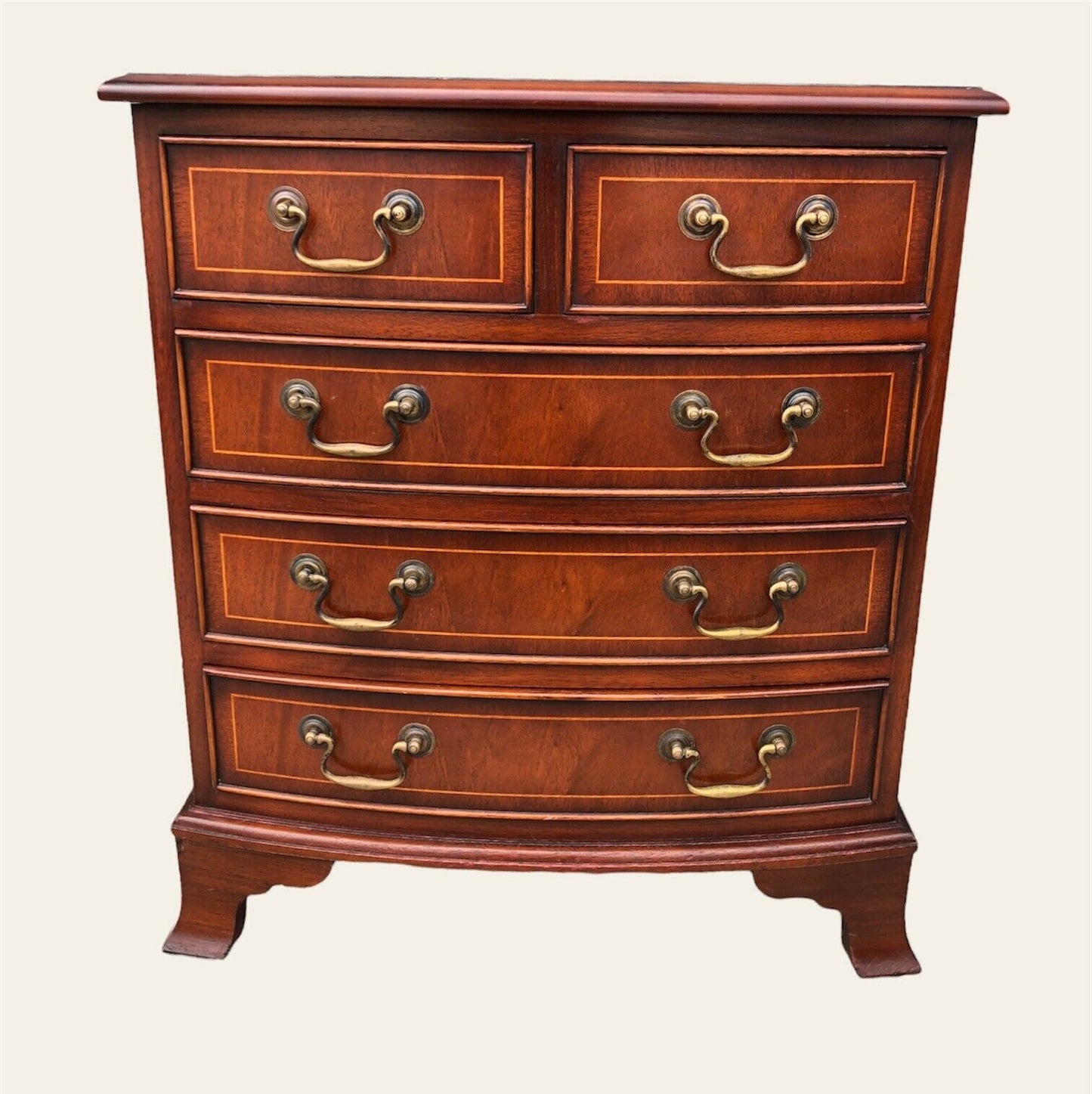 000951....Handsome Pair Vintage Bedside Chests / Small Chests Of Drawers ( sold )