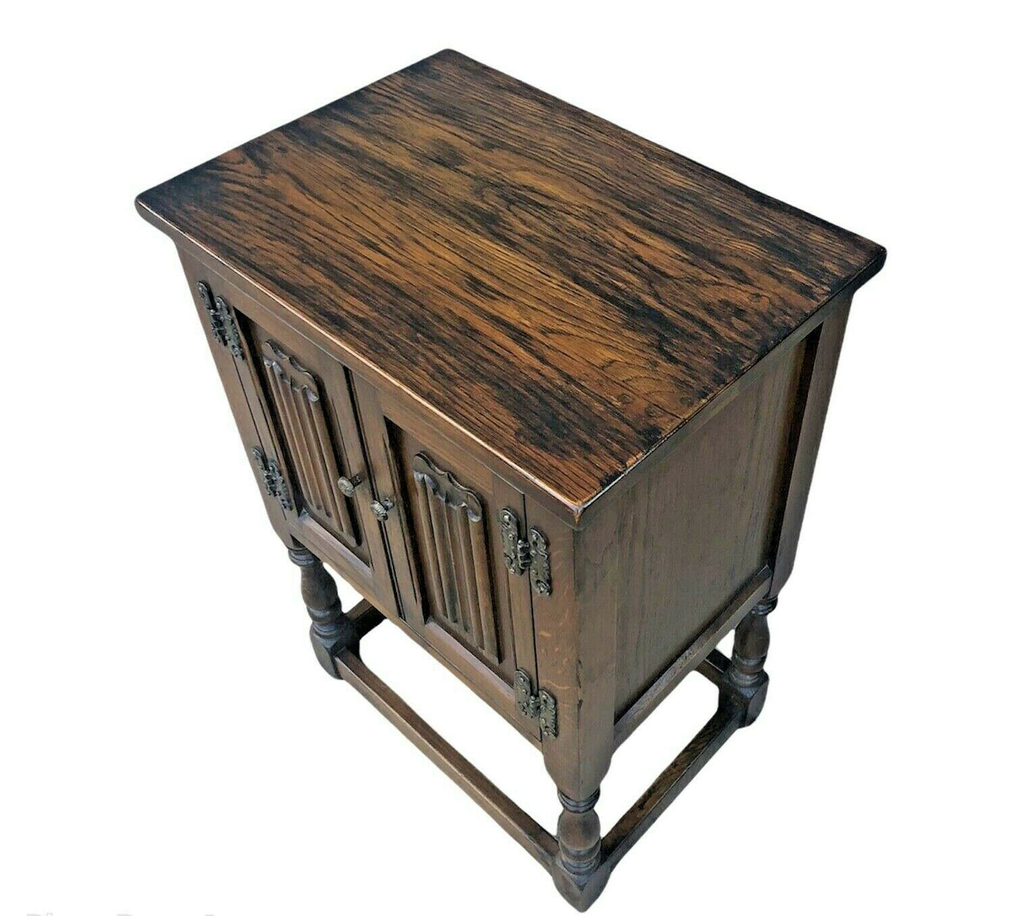 Handsome Pair Of Tudor Style Old Charm Bedsides Tables ( SOLD )