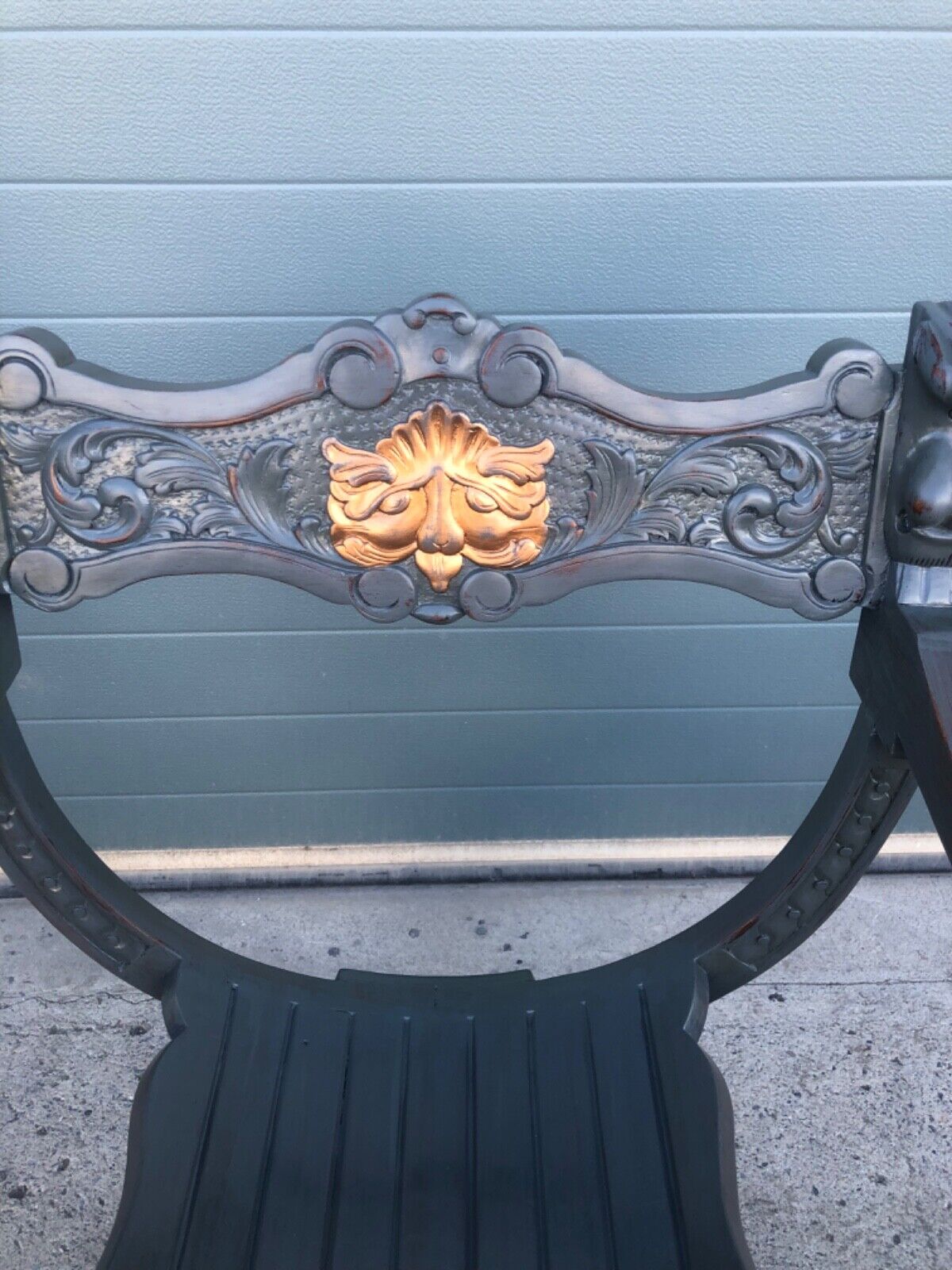000946....Handsome Vintage Carved Hardwood Hall Chair