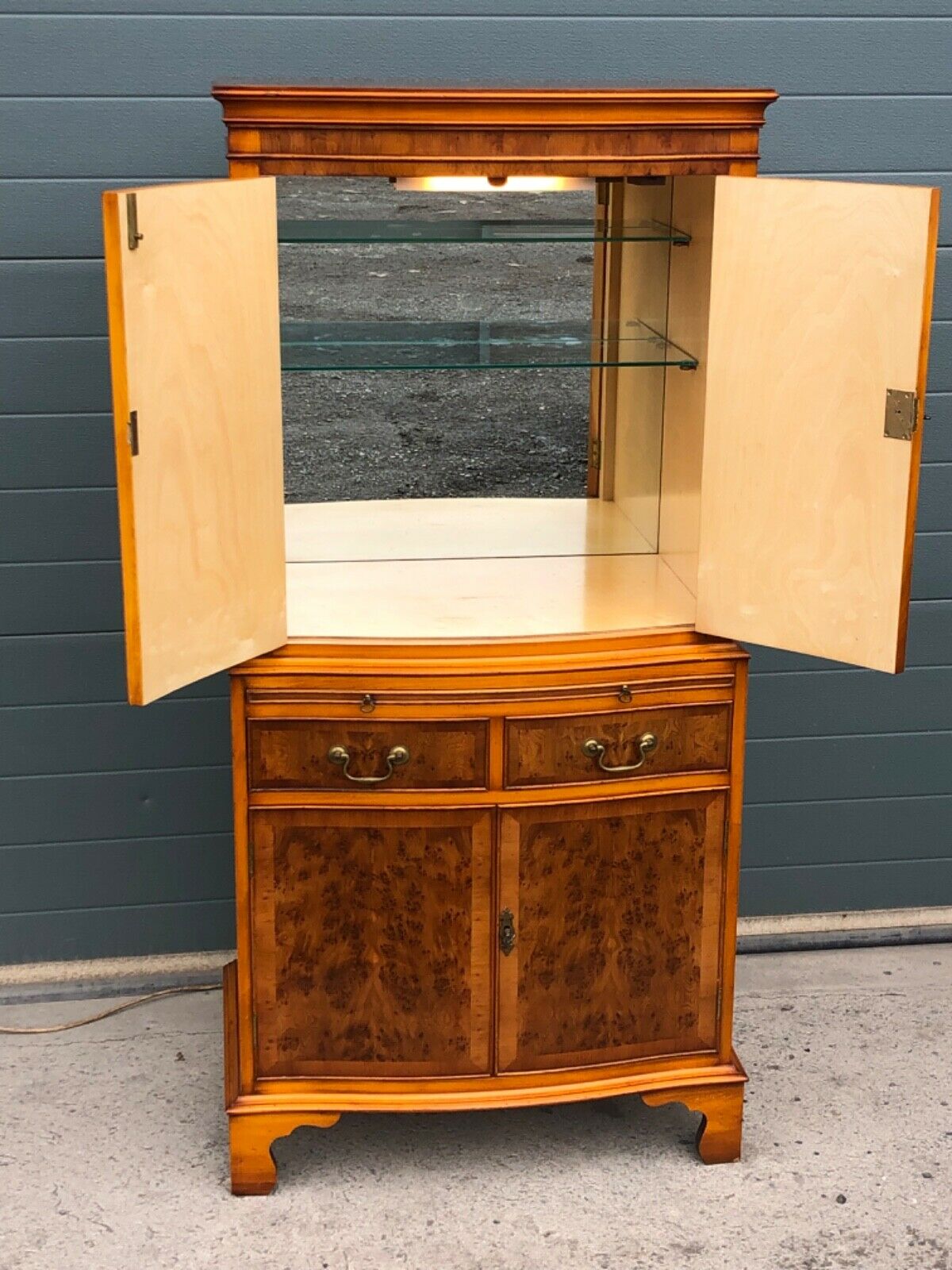 000953....Stunning Vintage Drinks Cabinet ( sold )