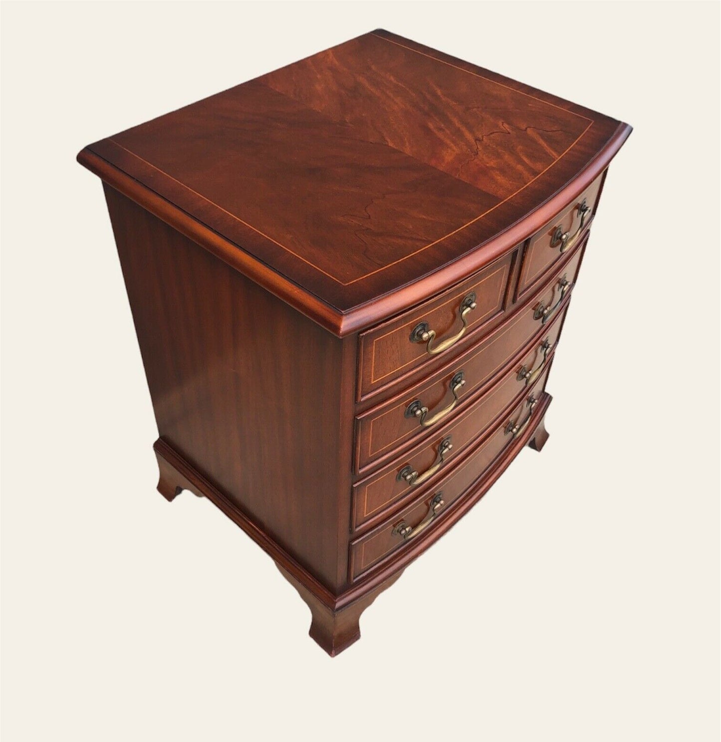 000951....Handsome Pair Vintage Bedside Chests / Small Chests Of Drawers ( sold )