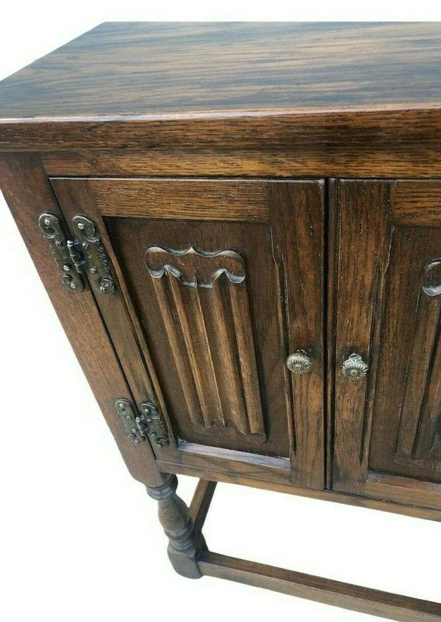 Handsome Pair Of Tudor Style Old Charm Bedsides Tables ( SOLD )