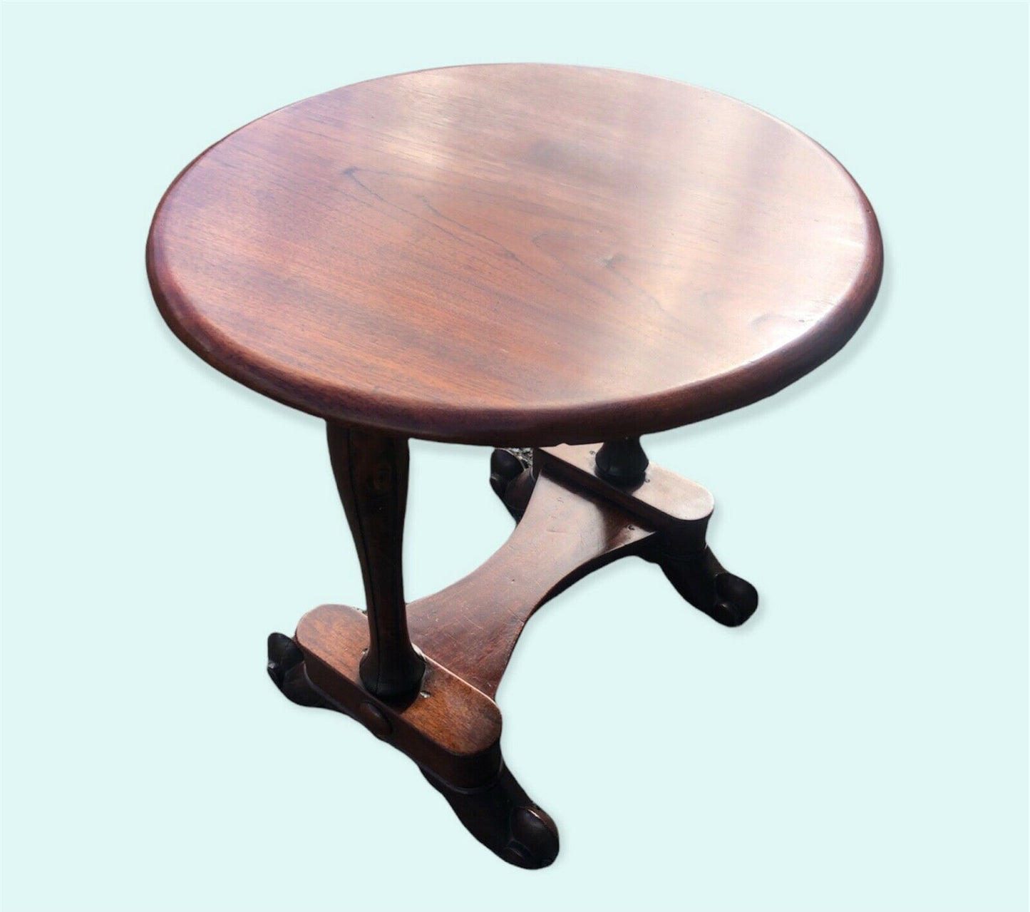 000979.....Antique Mahogany Coffee / Occasional Table