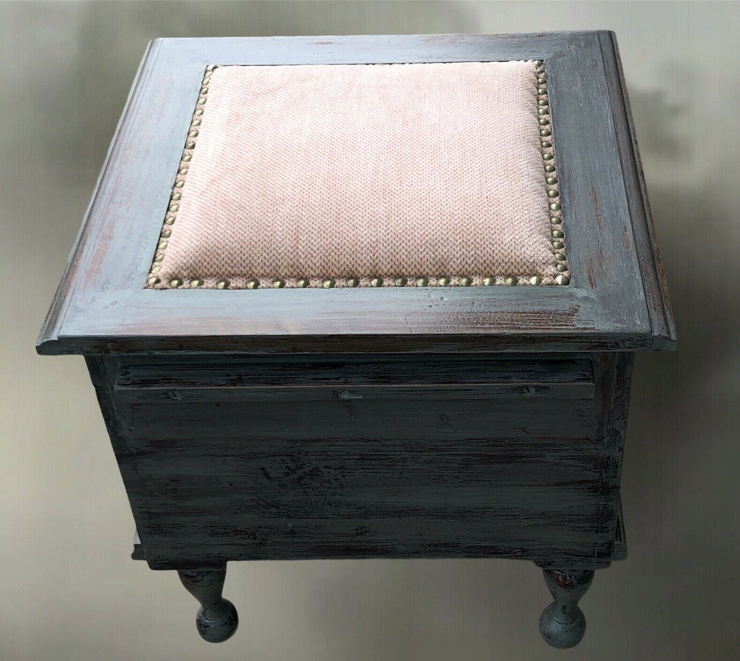 140.....Antique Workbox / Stool