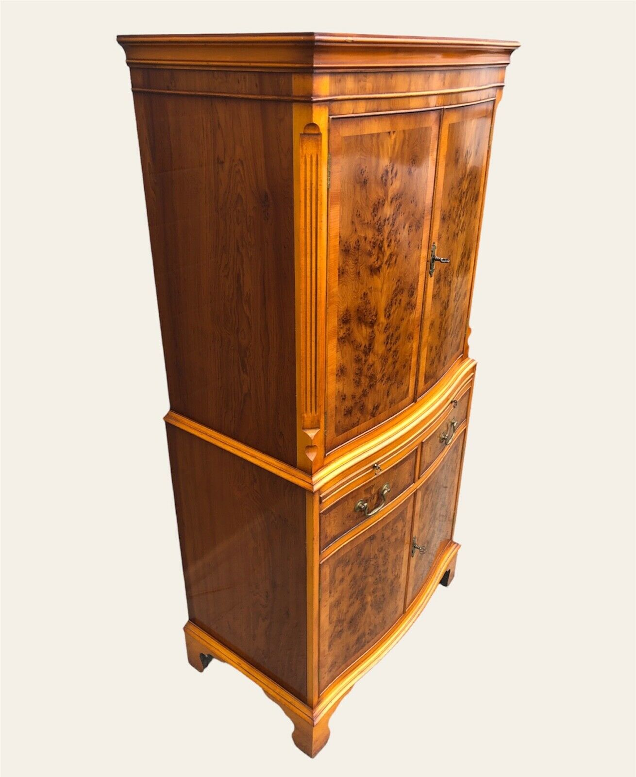 000953....Stunning Vintage Drinks Cabinet ( sold )