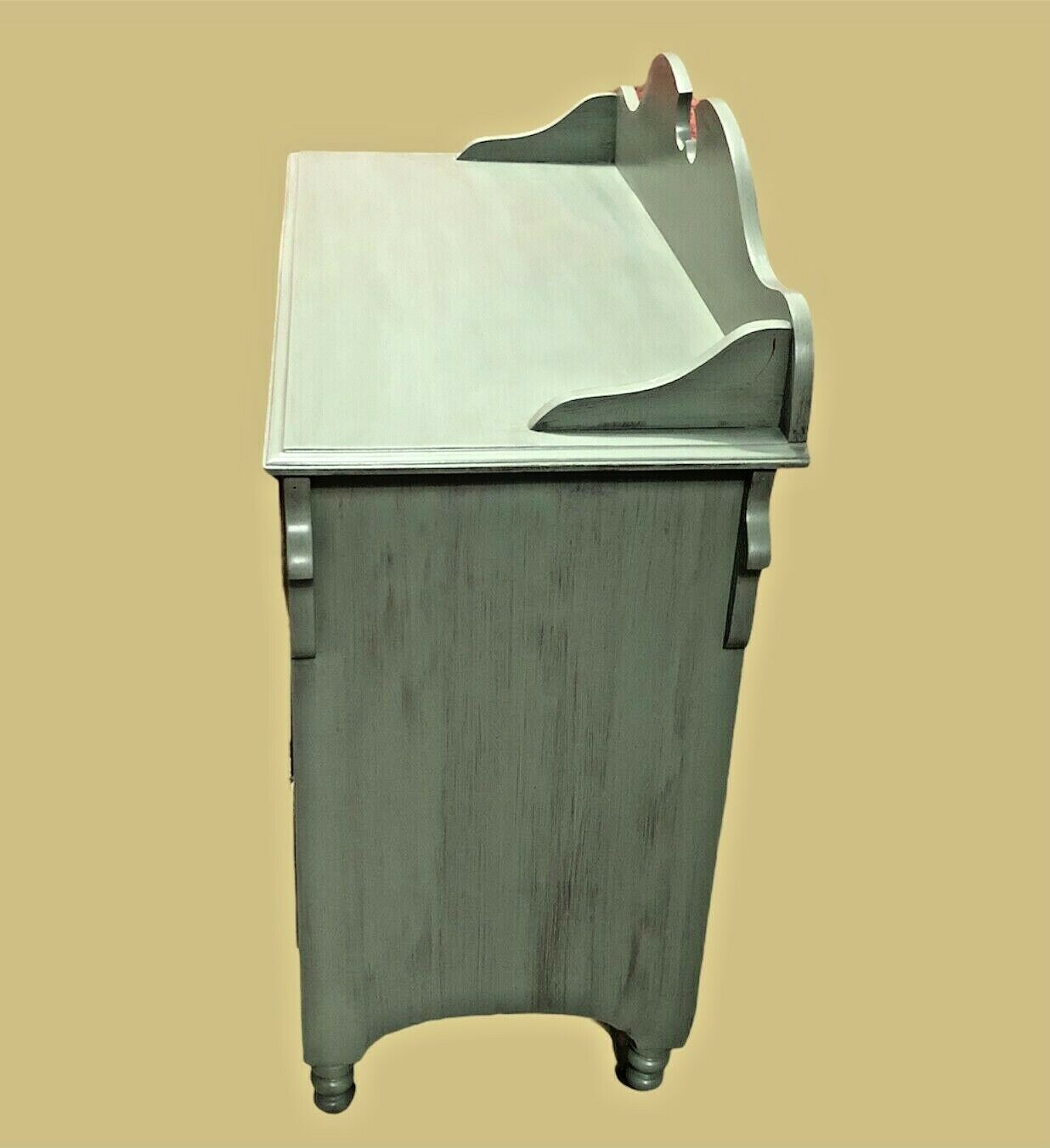 Stunning Vintage Chest Of Drawers ( SOLD )