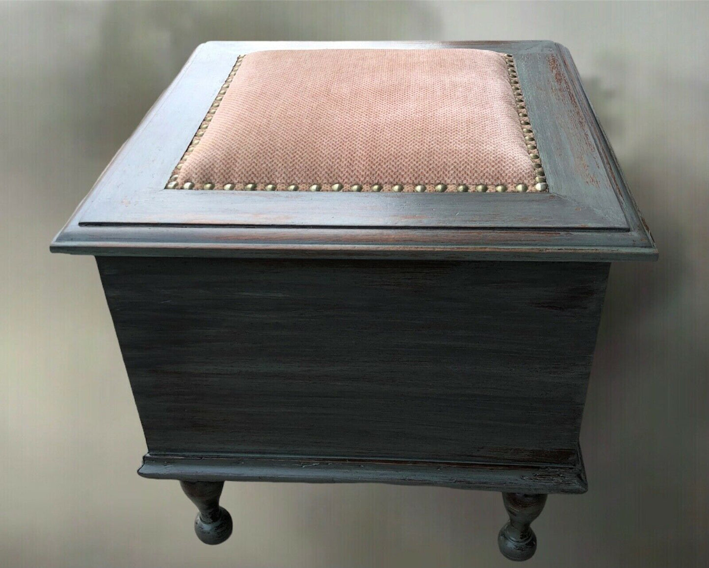 140.....Antique Workbox / Stool