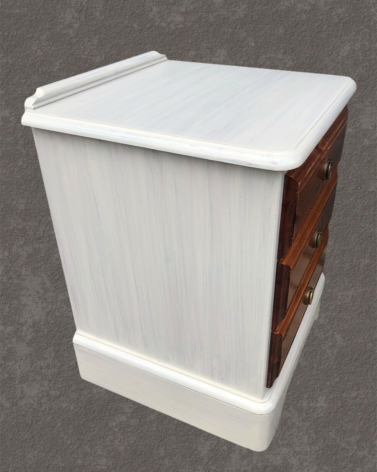 076.....Pair Of Refinished Pine Bedside Chests / Bedside Tables