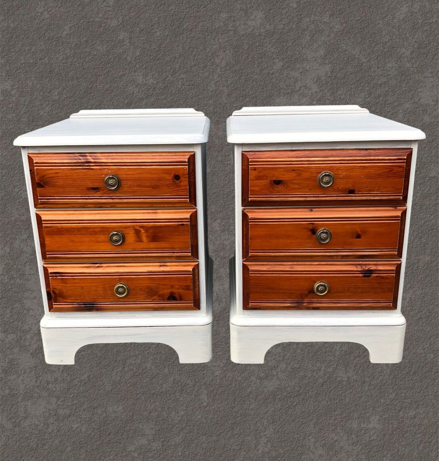 076.....Pair Of Refinished Pine Bedside Chests / Bedside Tables