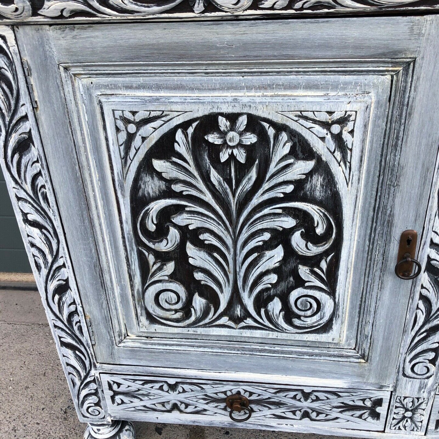 079....Stunning Antique Carved Oak Sideboard / Jacobean Style Court Cupboard ( Sold )
