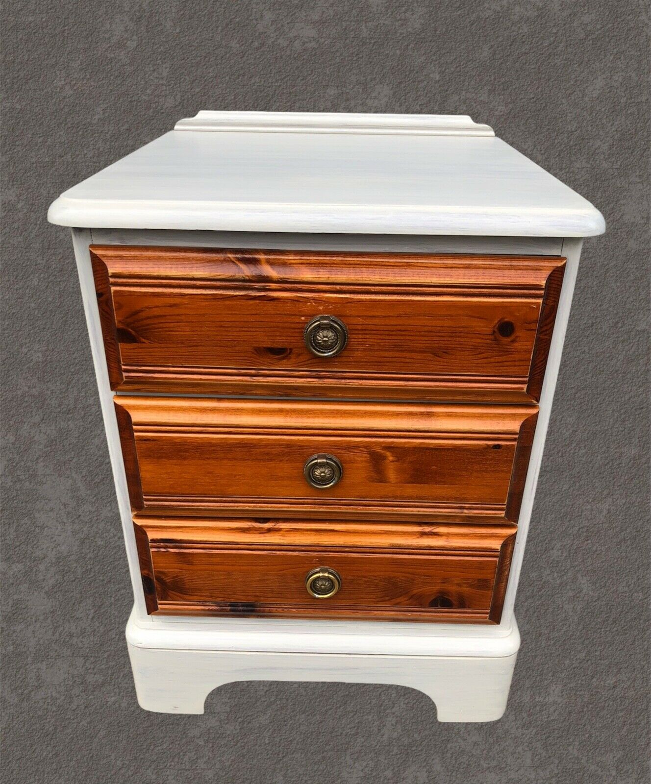 076.....Pair Of Refinished Pine Bedside Chests / Bedside Tables