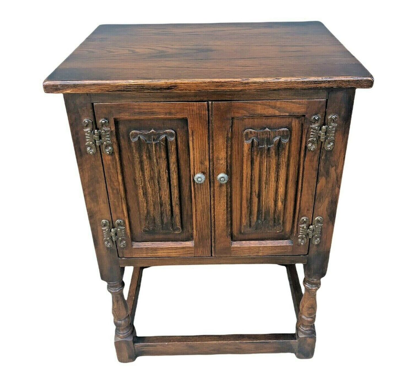 Handsome Pair Of Tudor Style Old Charm Bedsides Tables ( SOLD )
