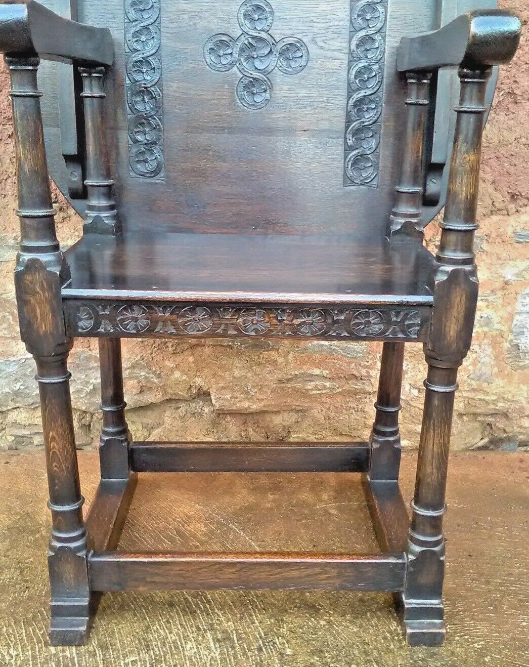 Vintage Carved Oak Monks Chair / Vintage Hall Chair