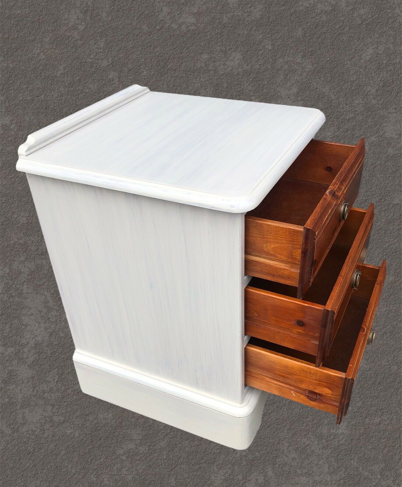 076.....Pair Of Refinished Pine Bedside Chests / Bedside Tables