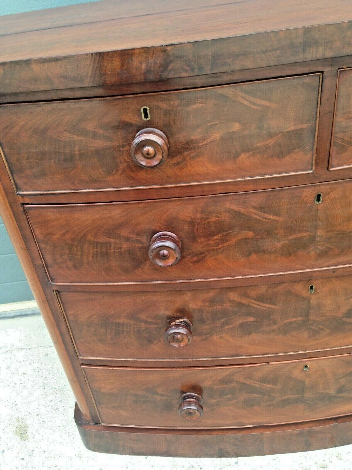 Antique Chest Of Drawers / Flame Mahogany Bow Front Chest ( SOLD )