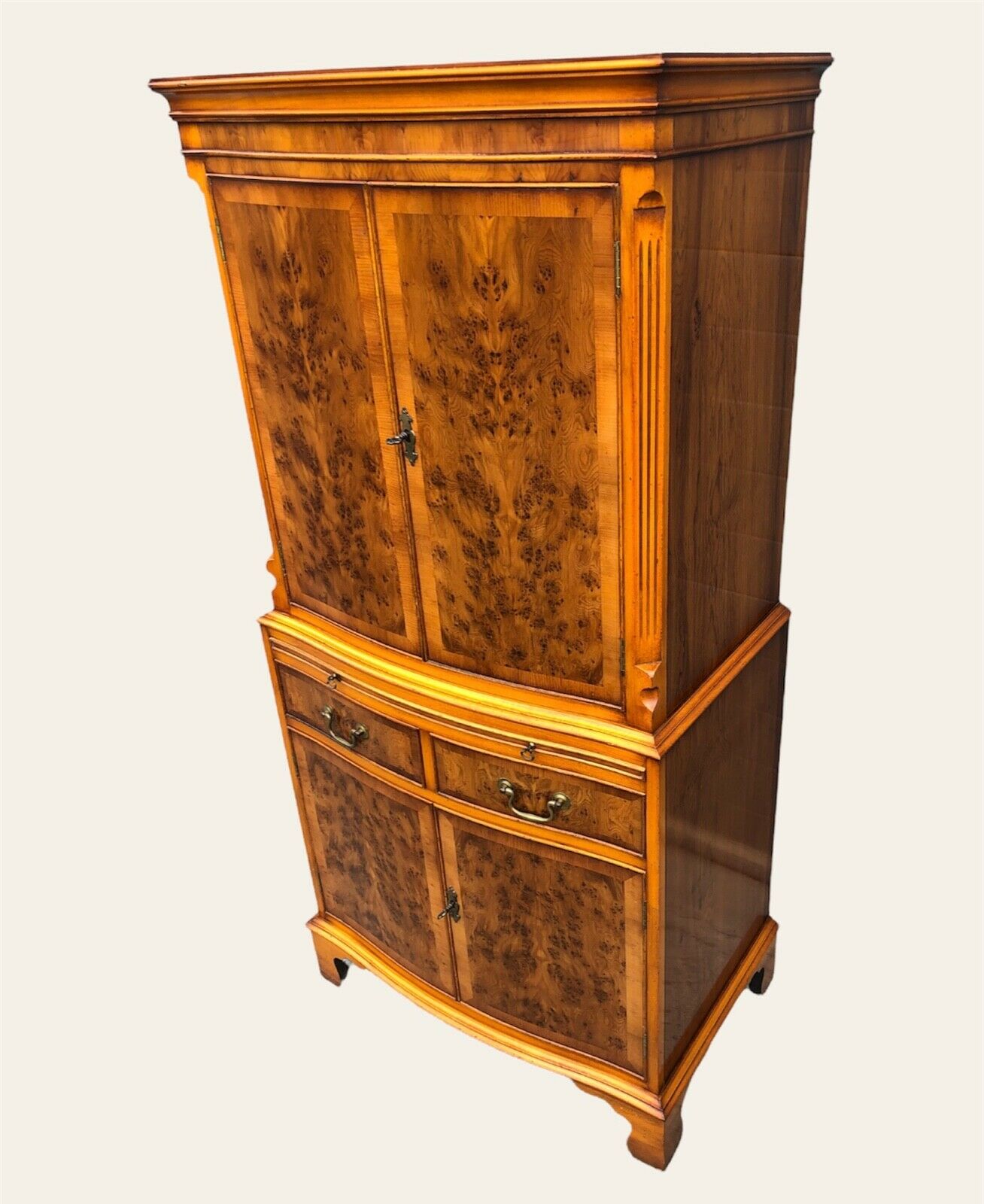 000953....Stunning Vintage Drinks Cabinet ( sold )