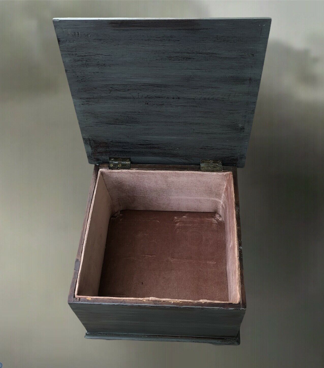 140.....Antique Workbox / Stool