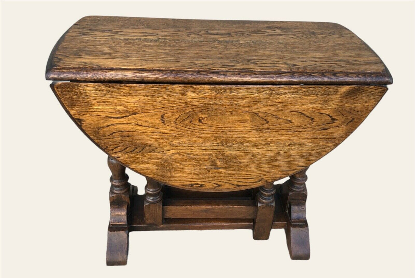 000967....Good Quality Vintage Oak Gateleg Coffee Table / Small Oak Dropleaf (sold )