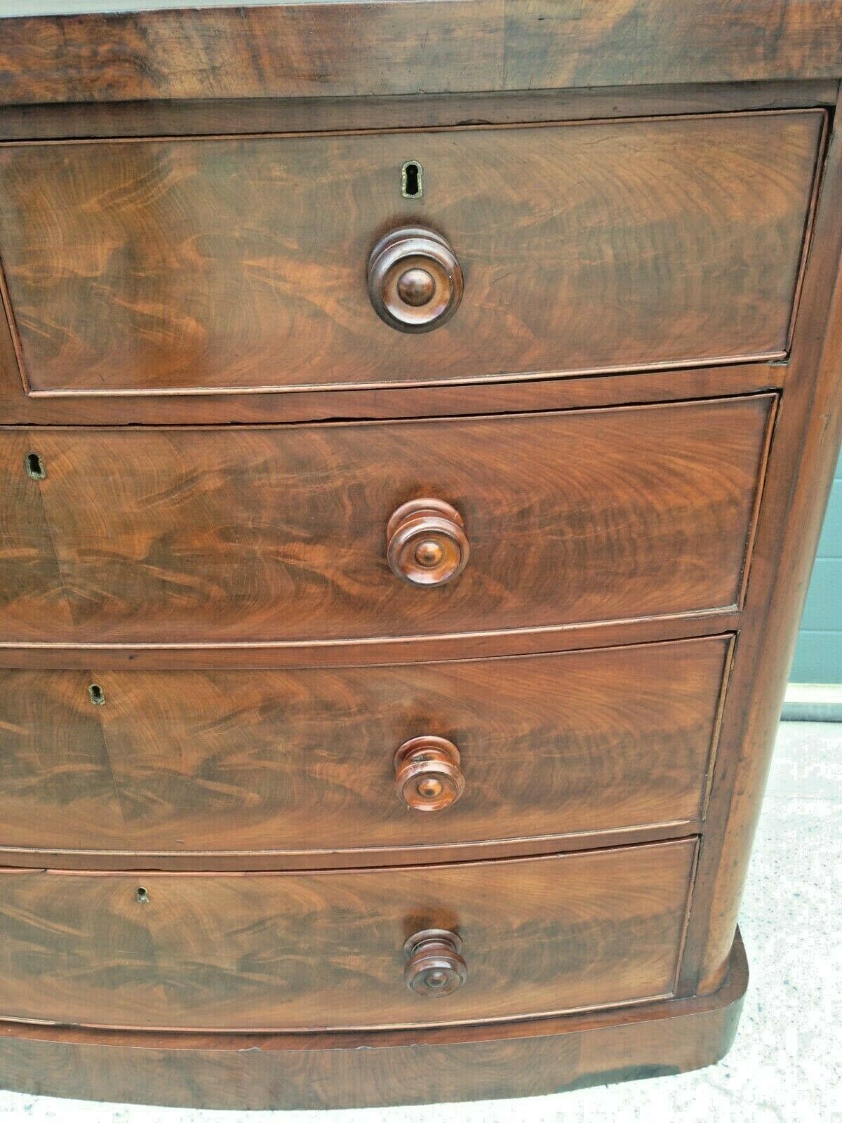 Antique Chest Of Drawers / Flame Mahogany Bow Front Chest ( SOLD )