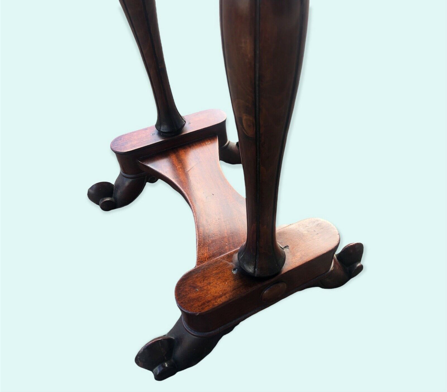 000979.....Antique Mahogany Coffee / Occasional Table