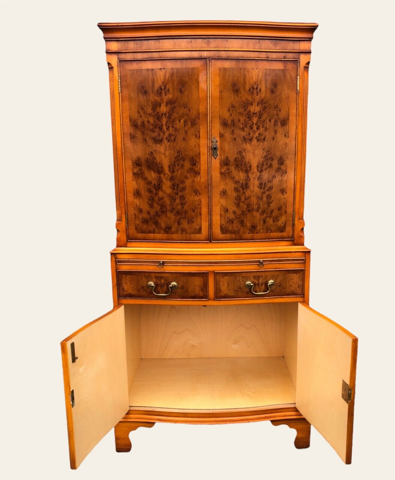 000953....Stunning Vintage Drinks Cabinet ( sold )