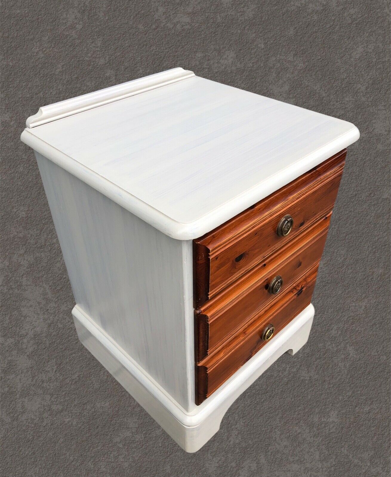 076.....Pair Of Refinished Pine Bedside Chests / Bedside Tables