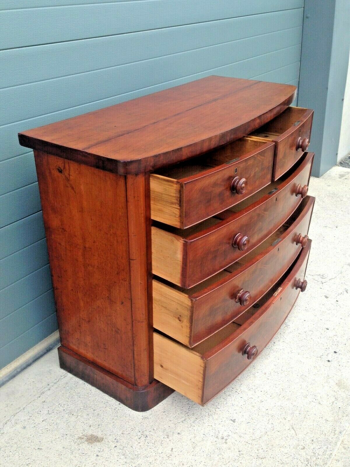Antique Chest Of Drawers / Flame Mahogany Bow Front Chest ( SOLD )