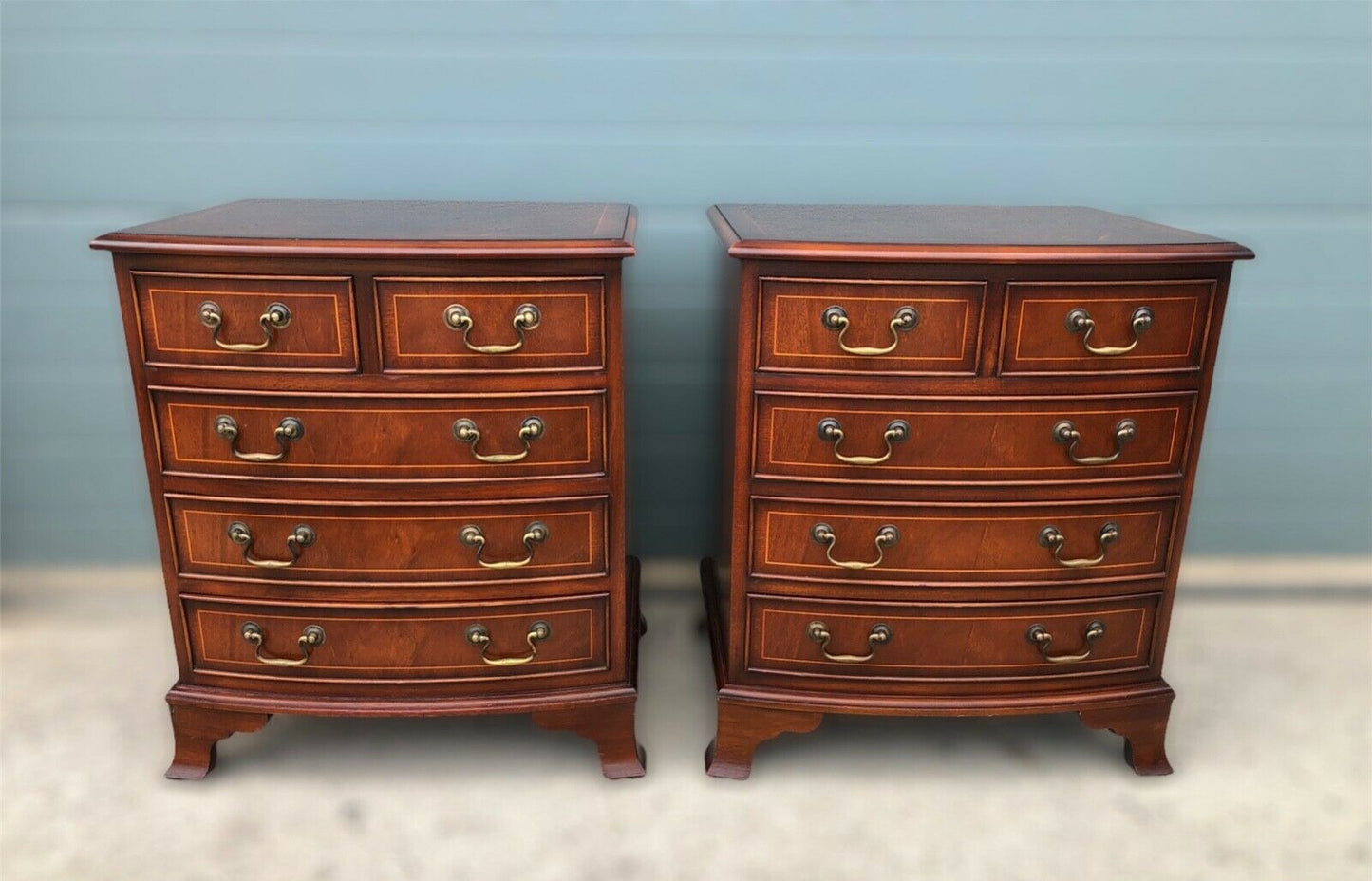 000951....Handsome Pair Vintage Bedside Chests / Small Chests Of Drawers ( sold )