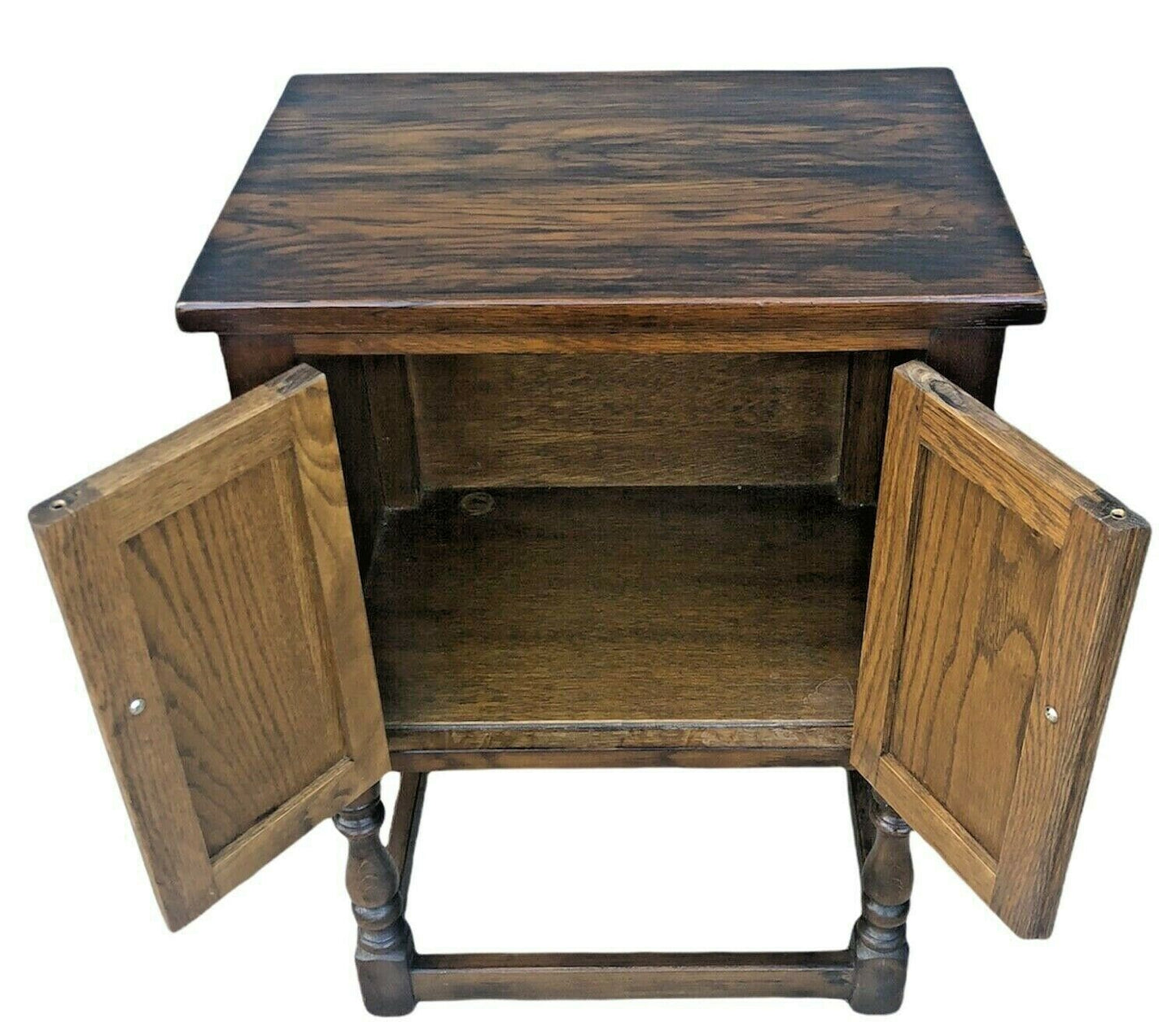 Handsome Pair Of Tudor Style Old Charm Bedsides Tables ( SOLD )
