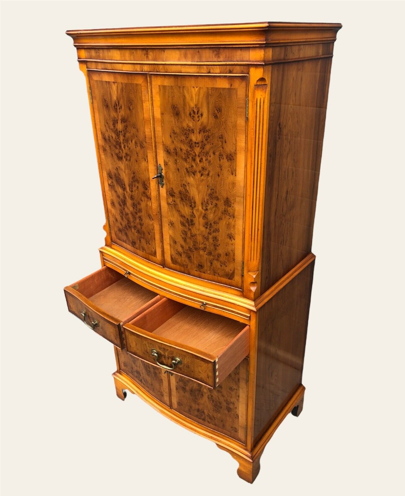 000953....Stunning Vintage Drinks Cabinet ( sold )