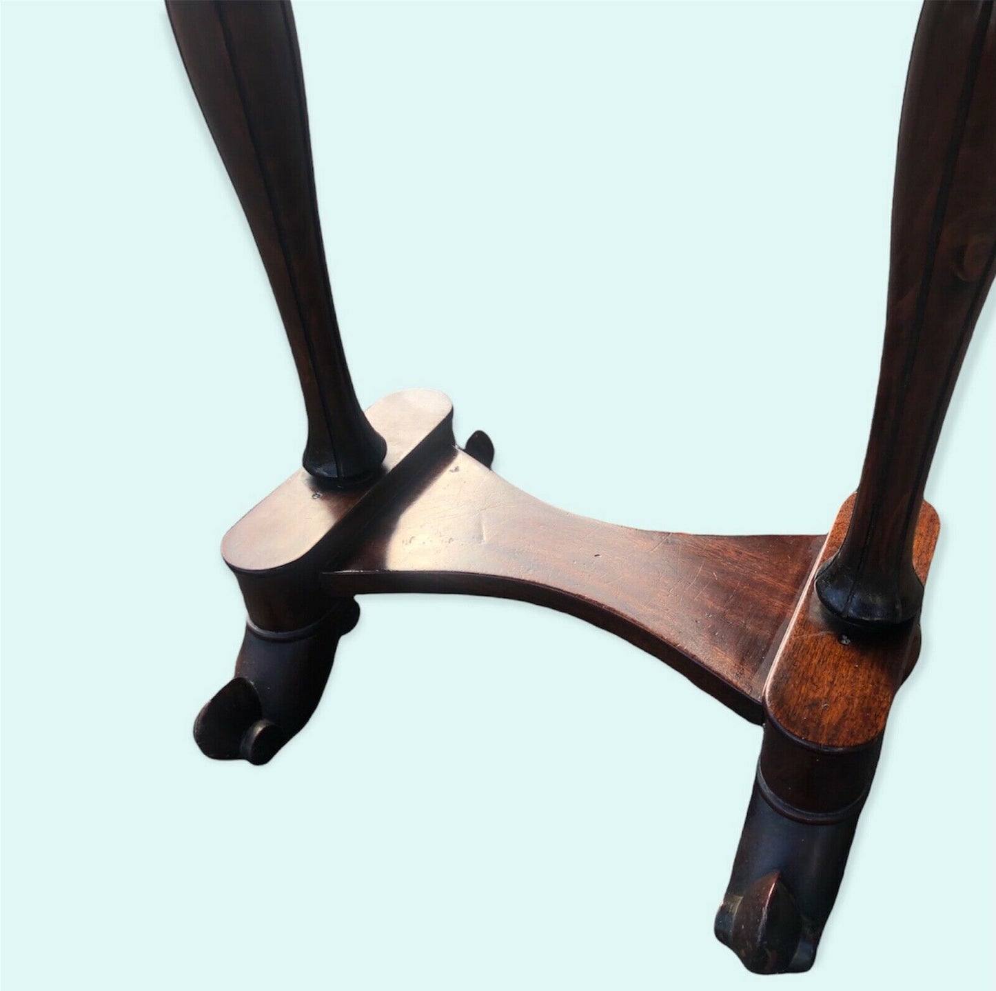 000979.....Antique Mahogany Coffee / Occasional Table