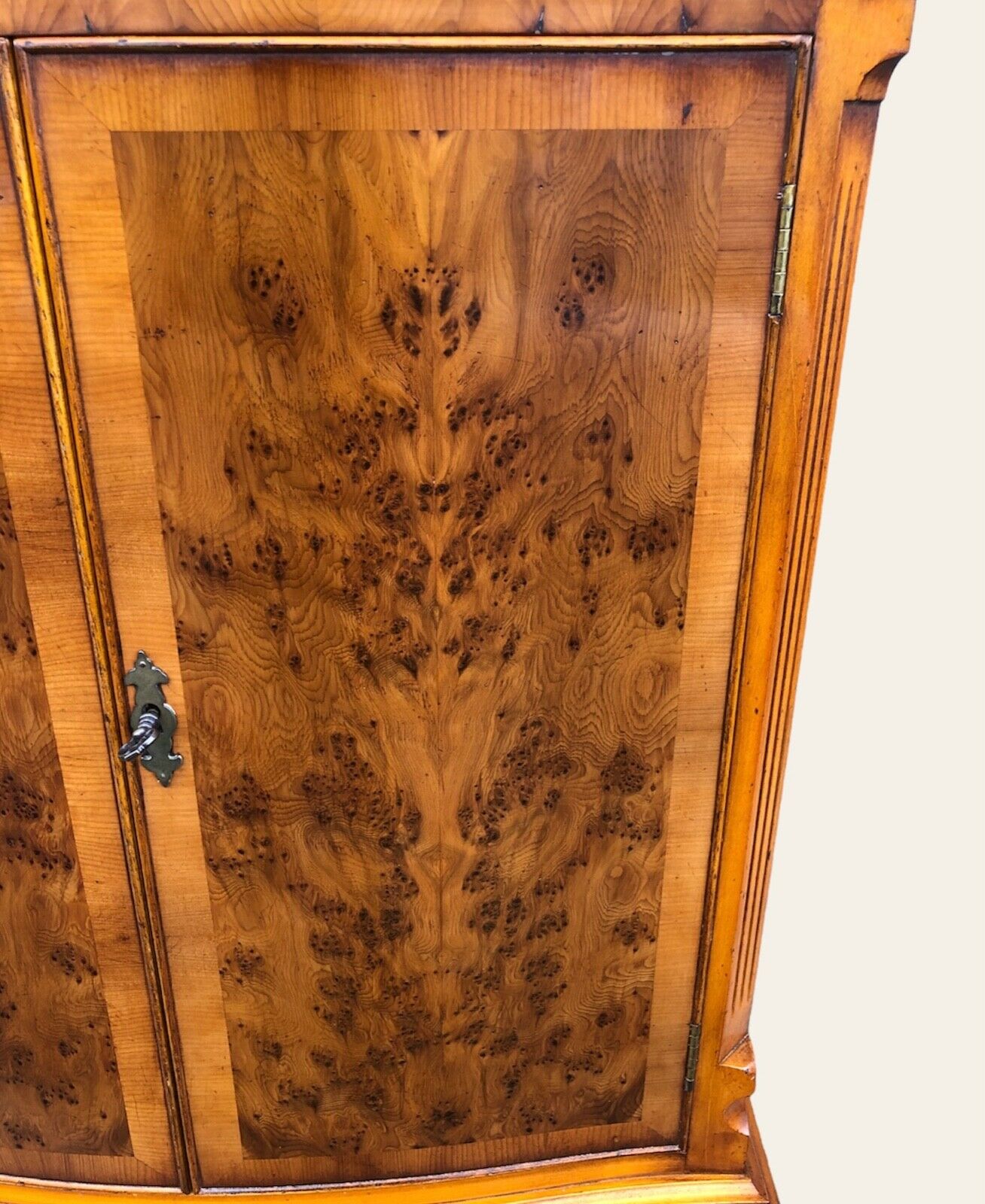 000953....Stunning Vintage Drinks Cabinet ( sold )
