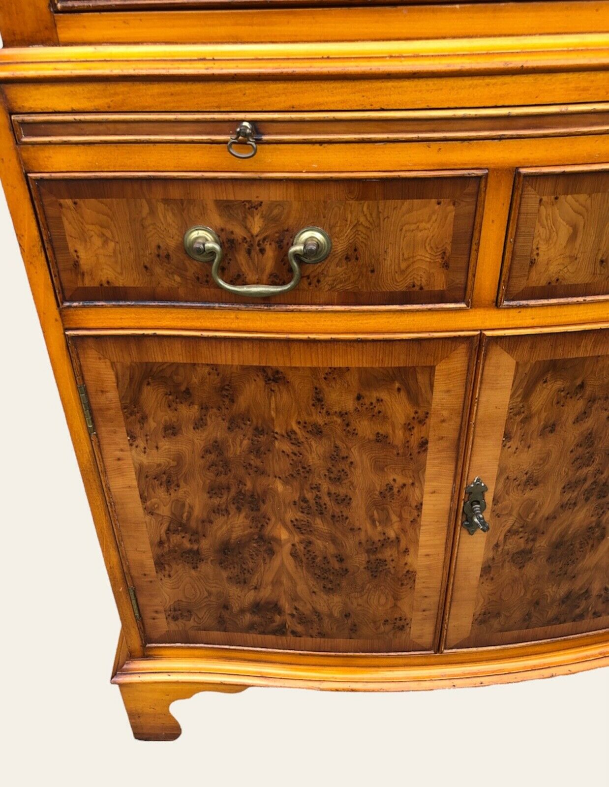 000953....Stunning Vintage Drinks Cabinet ( sold )