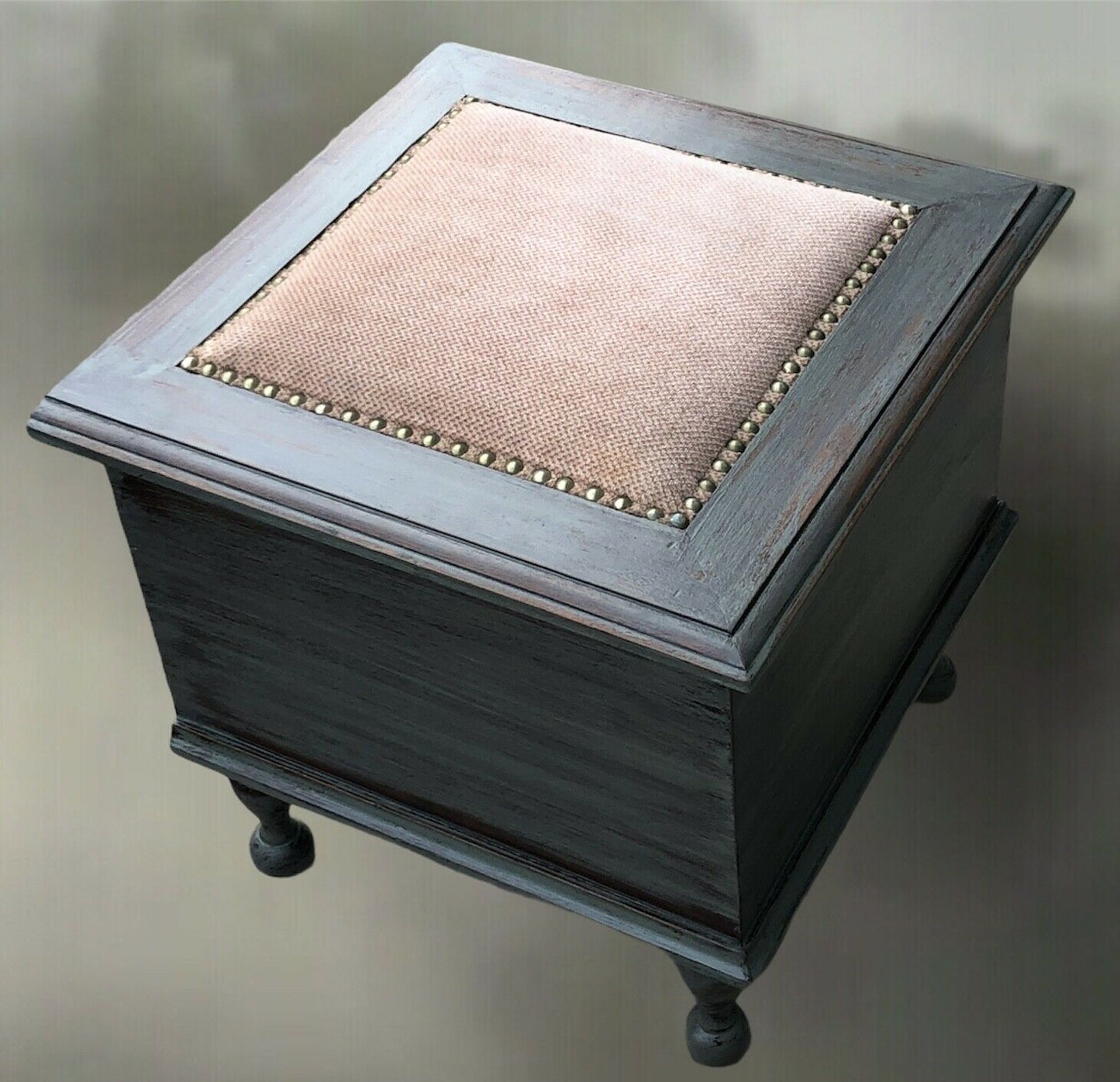 140.....Antique Workbox / Stool