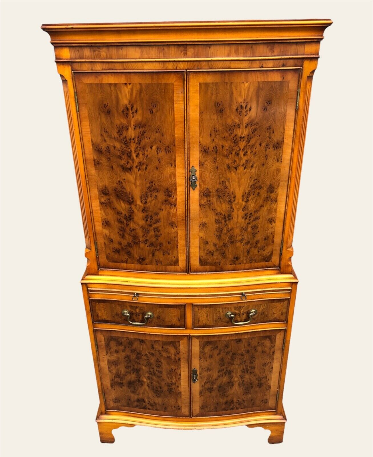 000953....Stunning Vintage Drinks Cabinet ( sold )