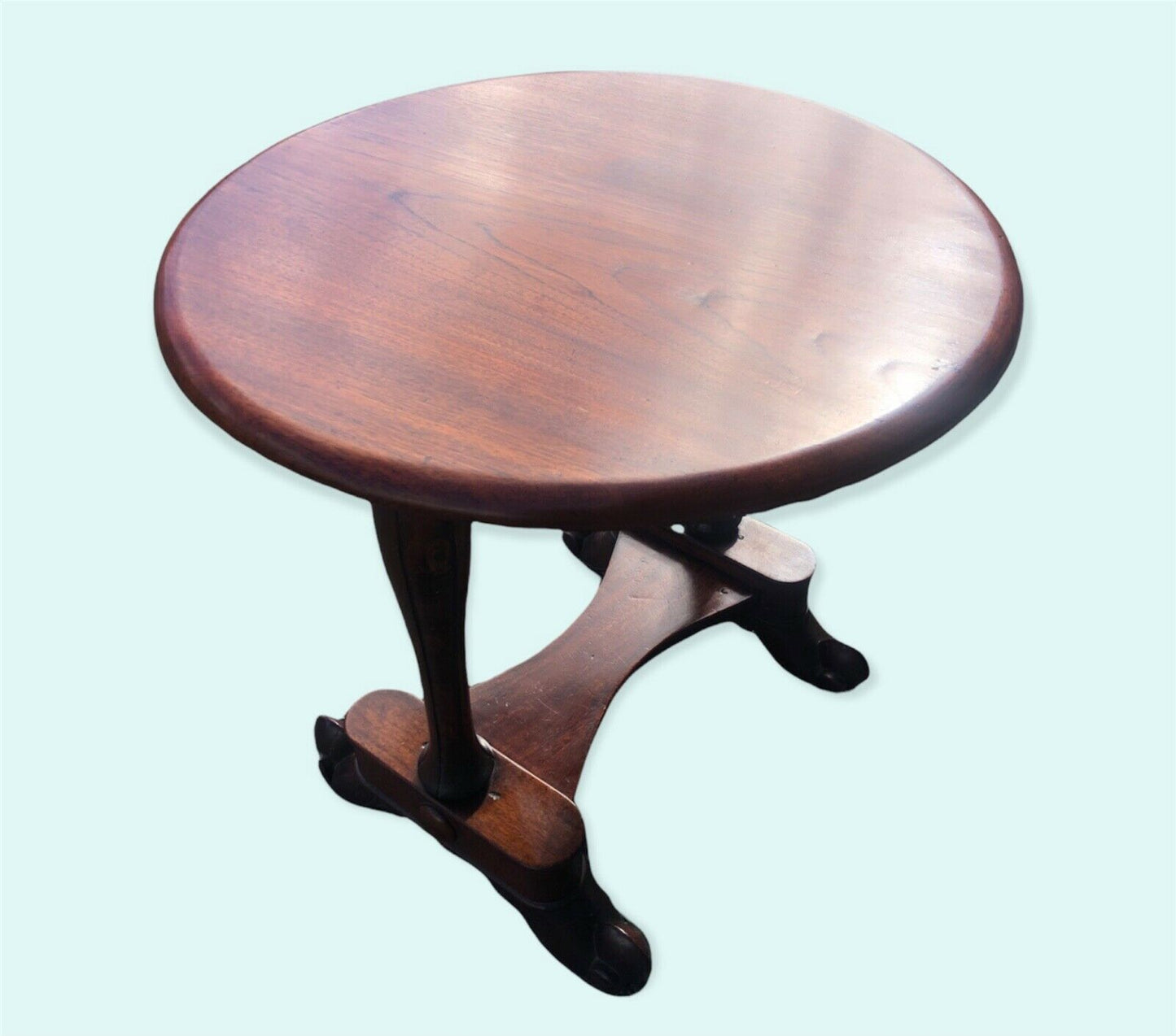000979.....Antique Mahogany Coffee / Occasional Table