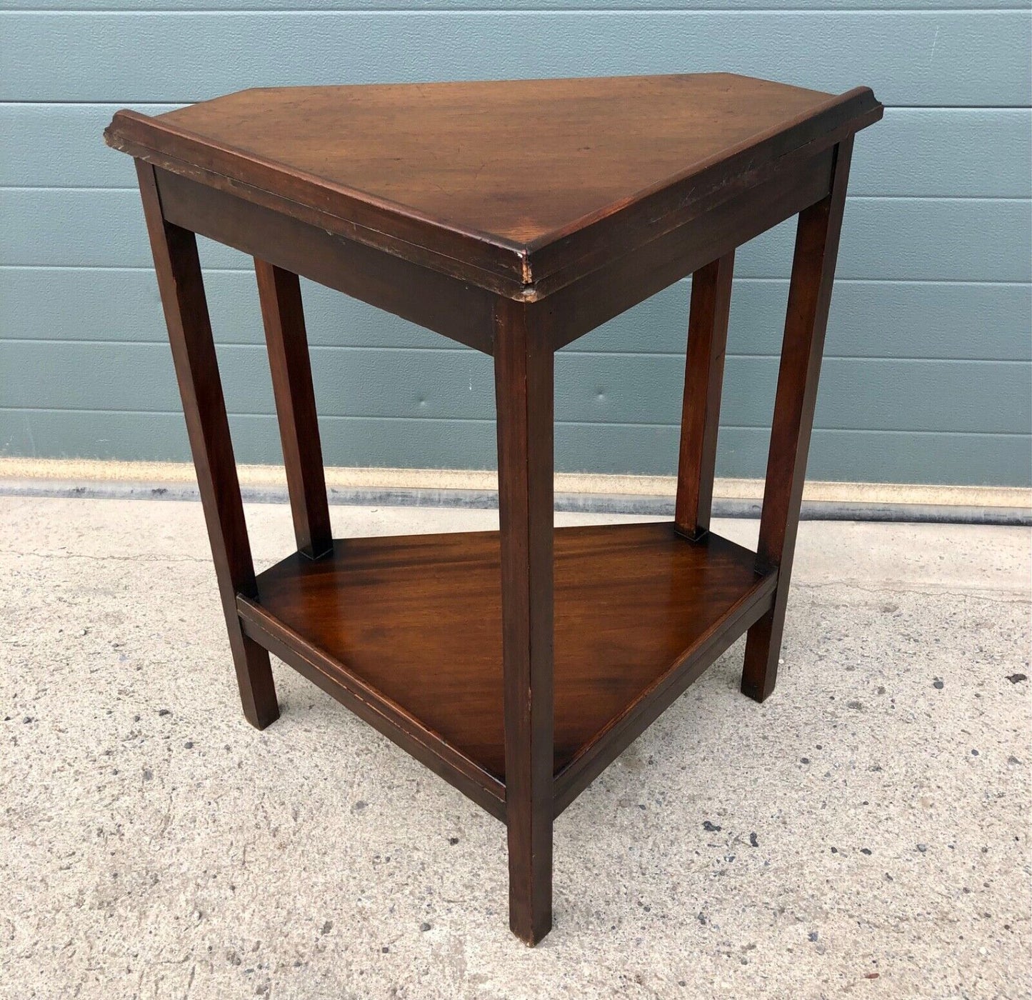 0008333....Arts And Crafts Mahogany Corner / Side Table