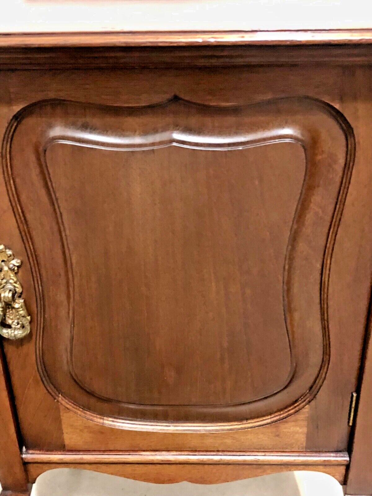 000830....Handsome Antique Mahogany Bedside Cabinet