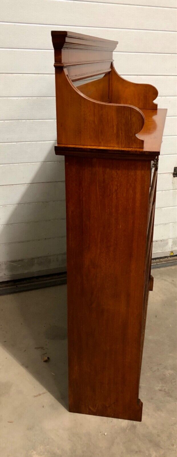 000829.....Handsome Edwardian Walnut Bookcase / Bookshelves