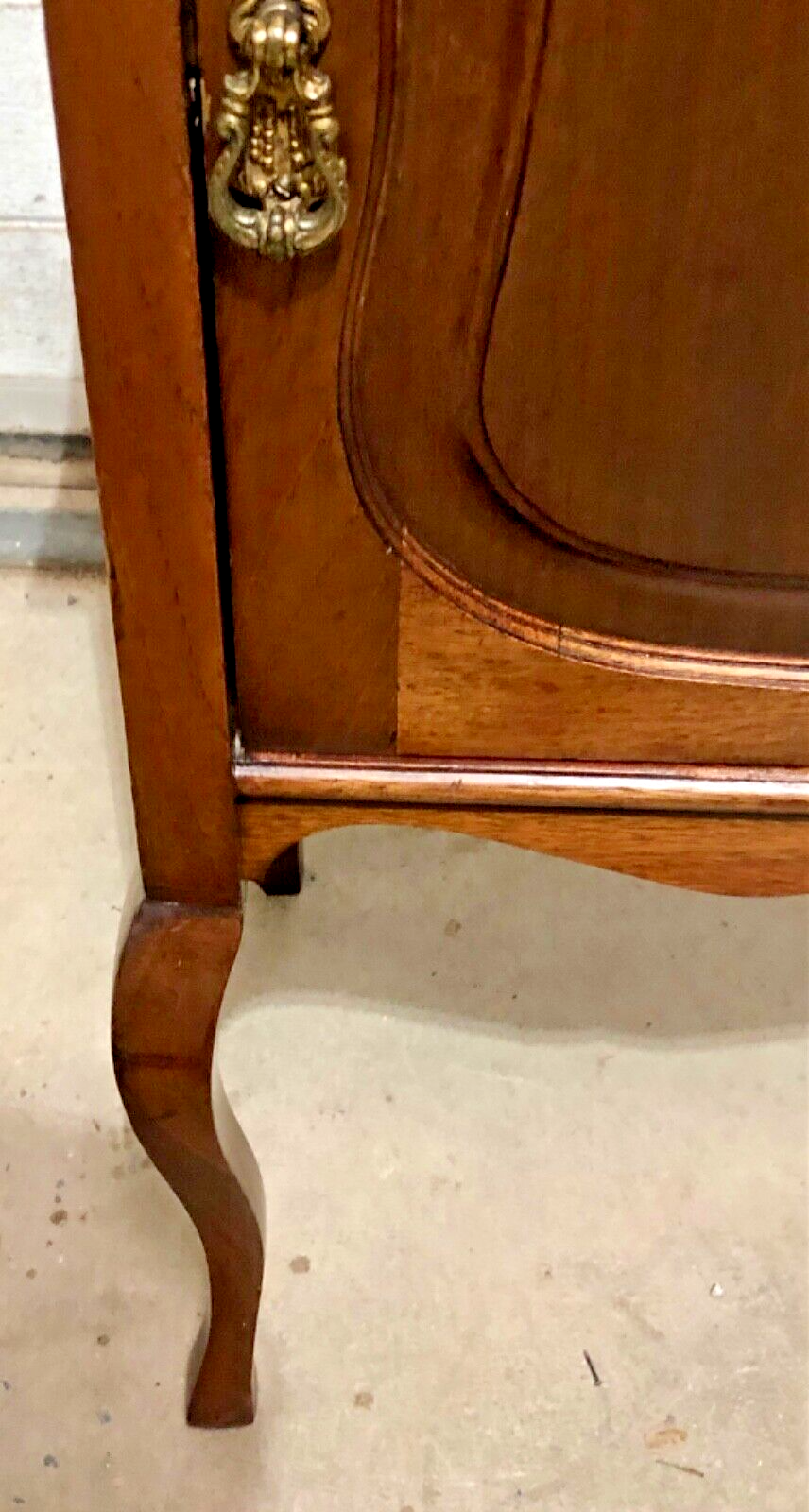 000830....Handsome Antique Mahogany Bedside Cabinet