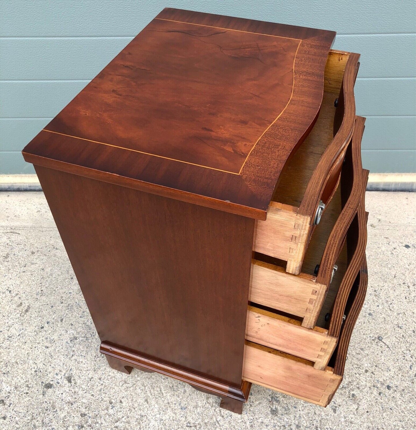 000814....Handsome Vintage Mahogany Bedside Chest / Bedside Table (sold )