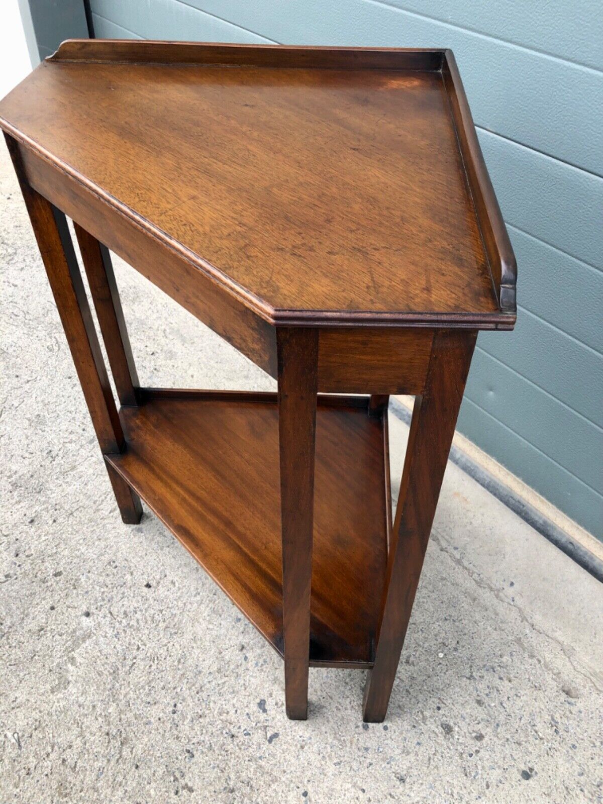 0008333....Arts And Crafts Mahogany Corner / Side Table